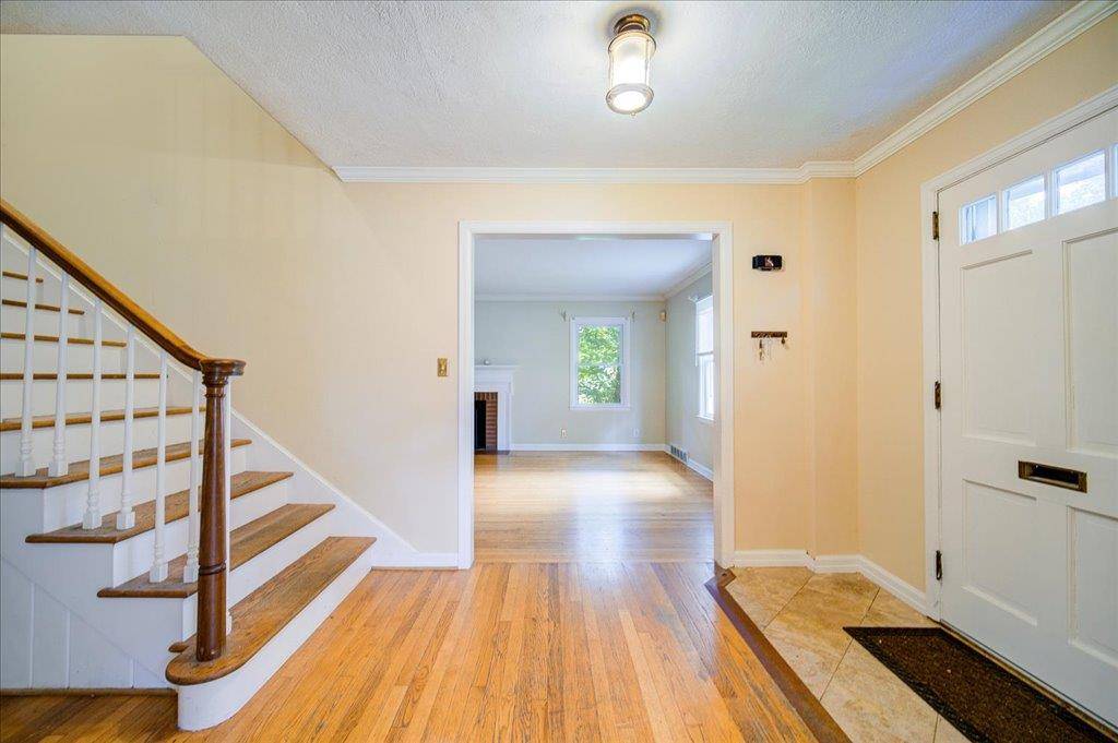 Poughkeepsie, NY 12601,17 Seaman RD