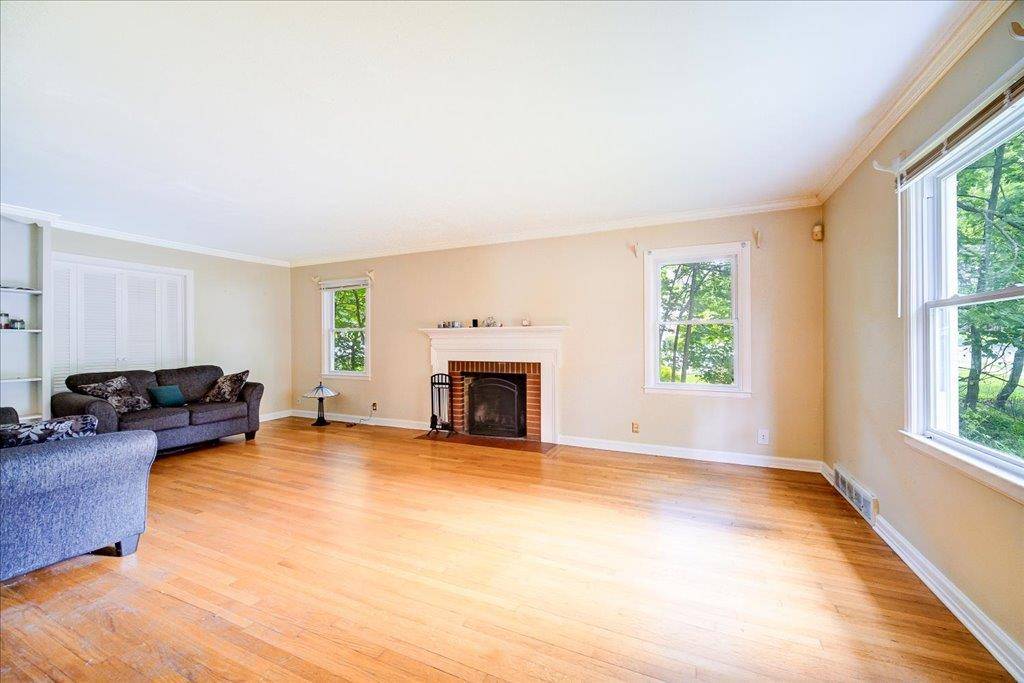 Poughkeepsie, NY 12601,17 Seaman RD