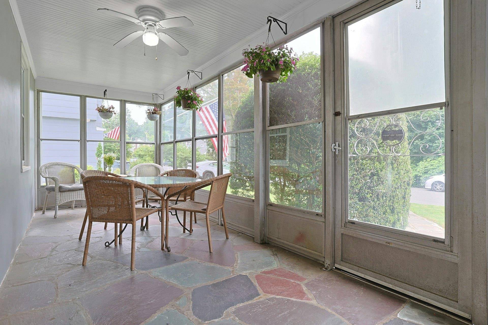 New Rochelle, NY 10801,77 Interlaken AVE