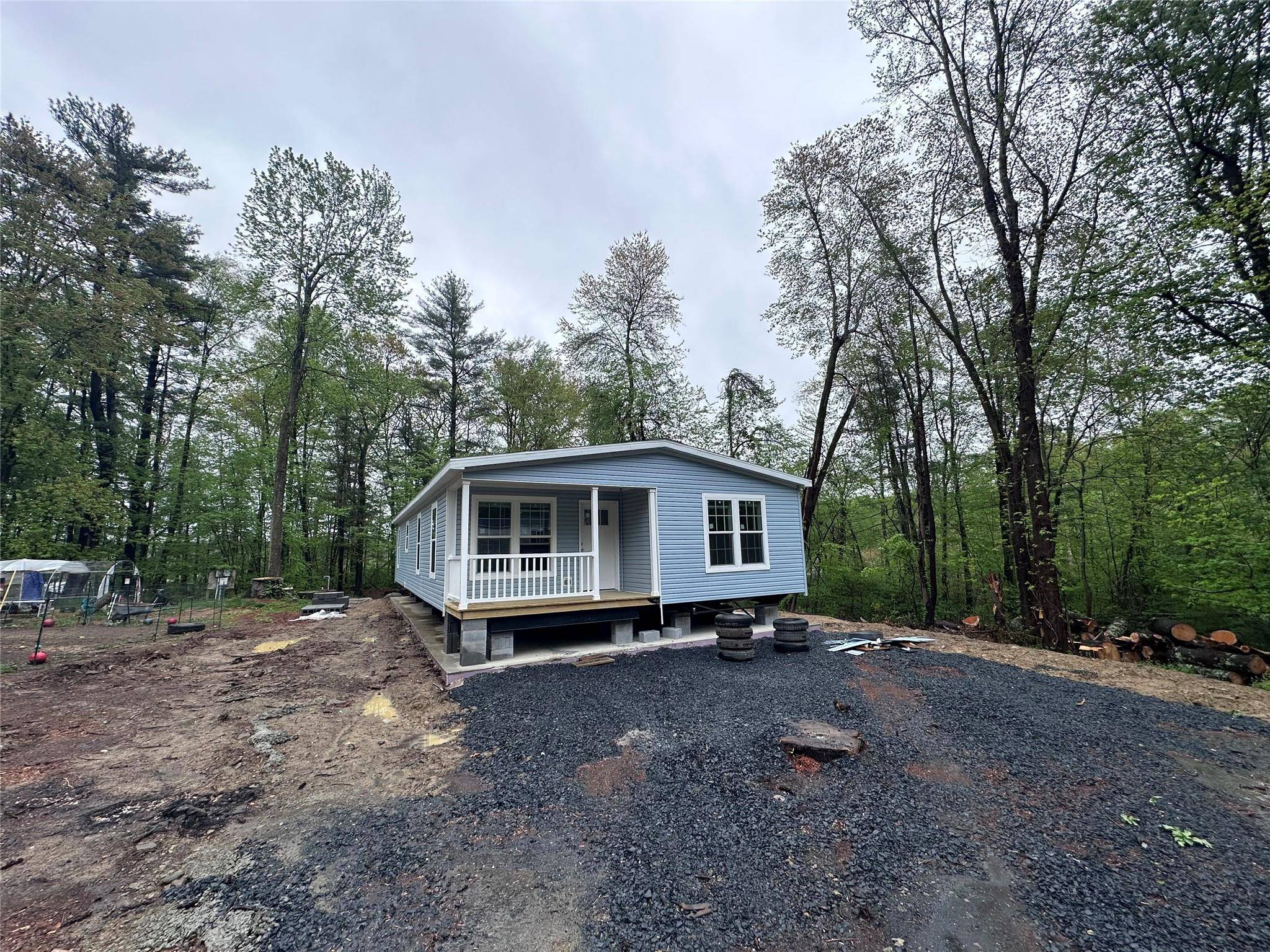 Wallkill, NY 12589,381 Forest Park (Ellen St)