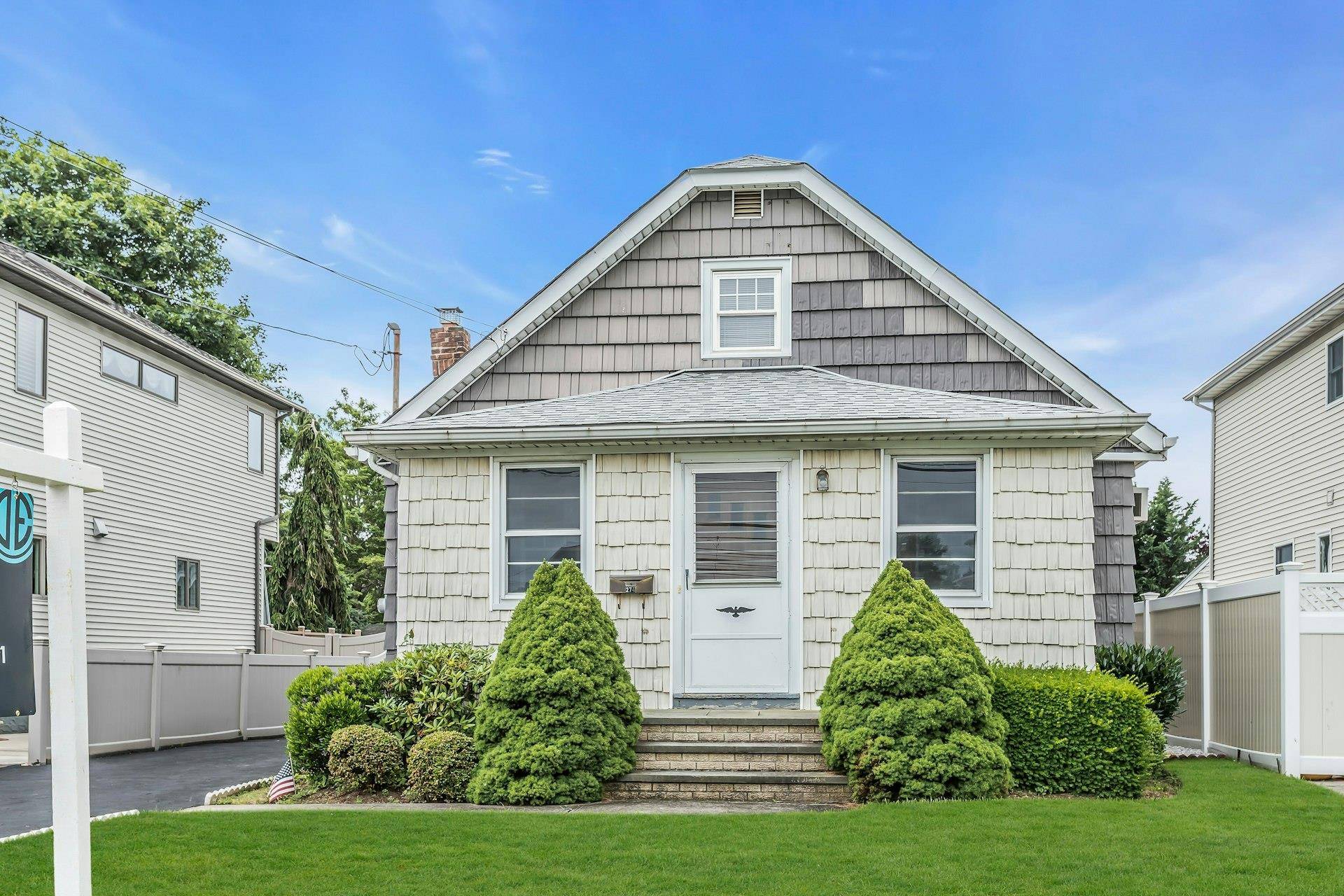 Massapequa, NY 11758,274 N Michigan AVE
