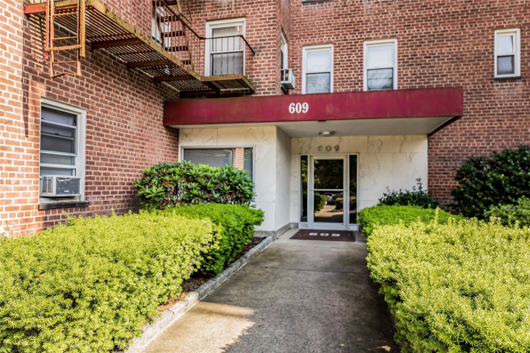 Yonkers, NY 10701,609 Palmer RD #4J