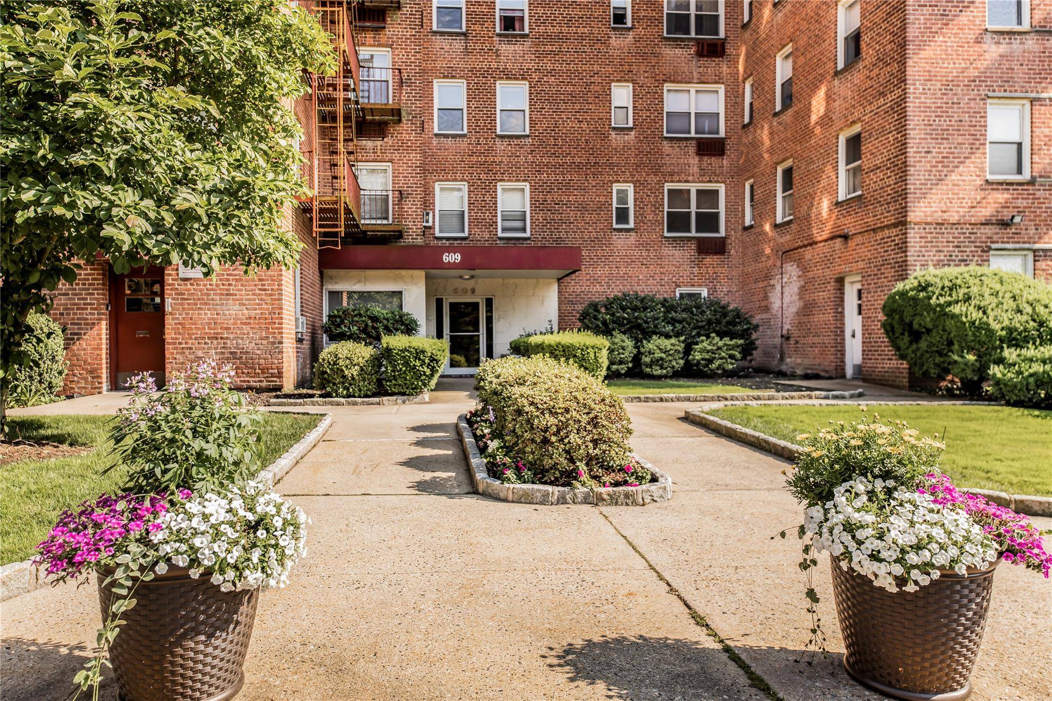 Yonkers, NY 10701,609 Palmer RD #4J