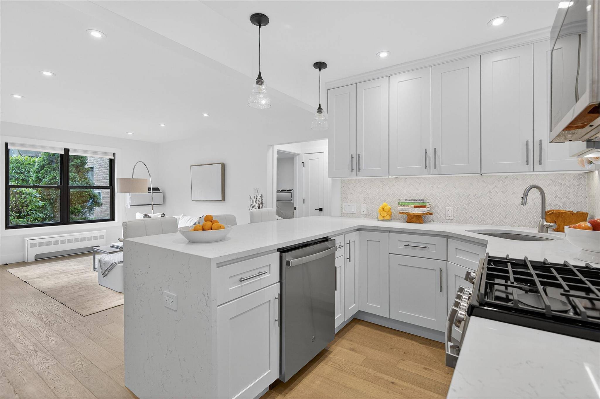 Great Neck, NY 11021,26 Terrace CIR #9C