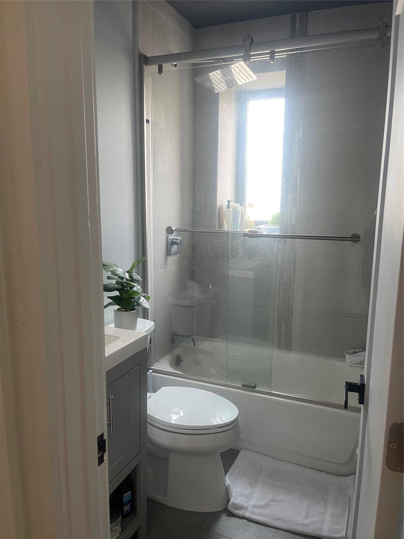 Ozone Park, NY 11416,9752 75 ST