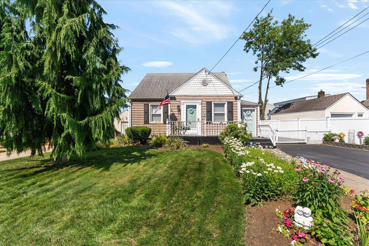 North Bellmore, NY 11710,2 Croydon DR