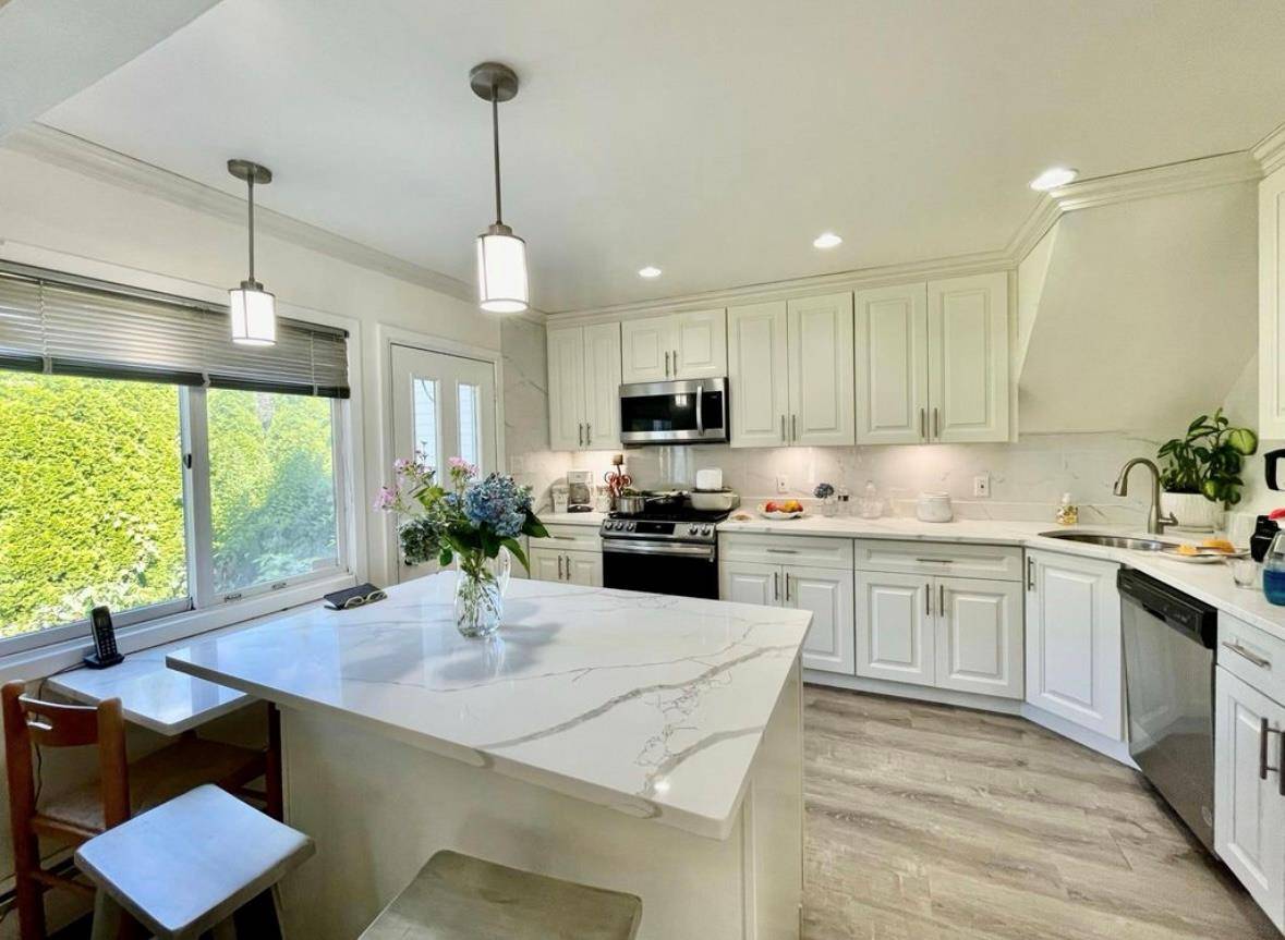 Syosset, NY 11791,48 Marlene DR