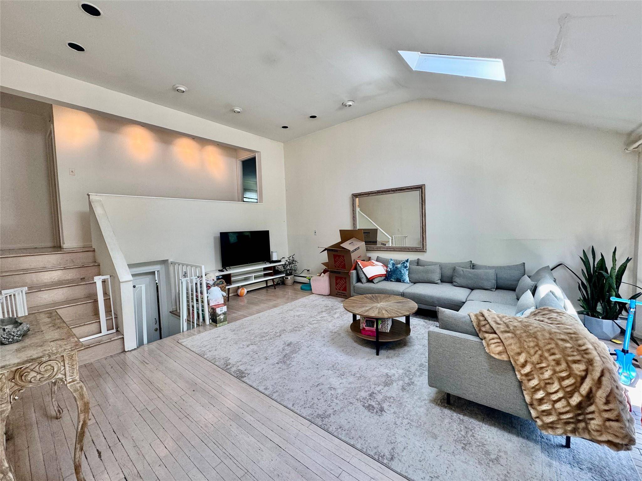 Syosset, NY 11791,48 Marlene DR
