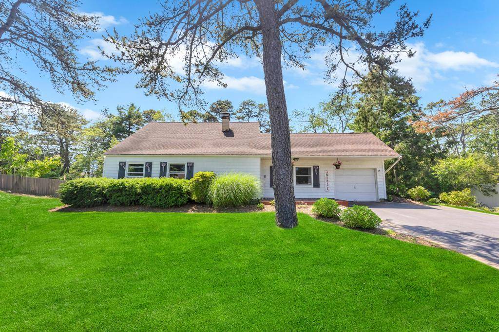Medford, NY 11763,30 Redpine DR