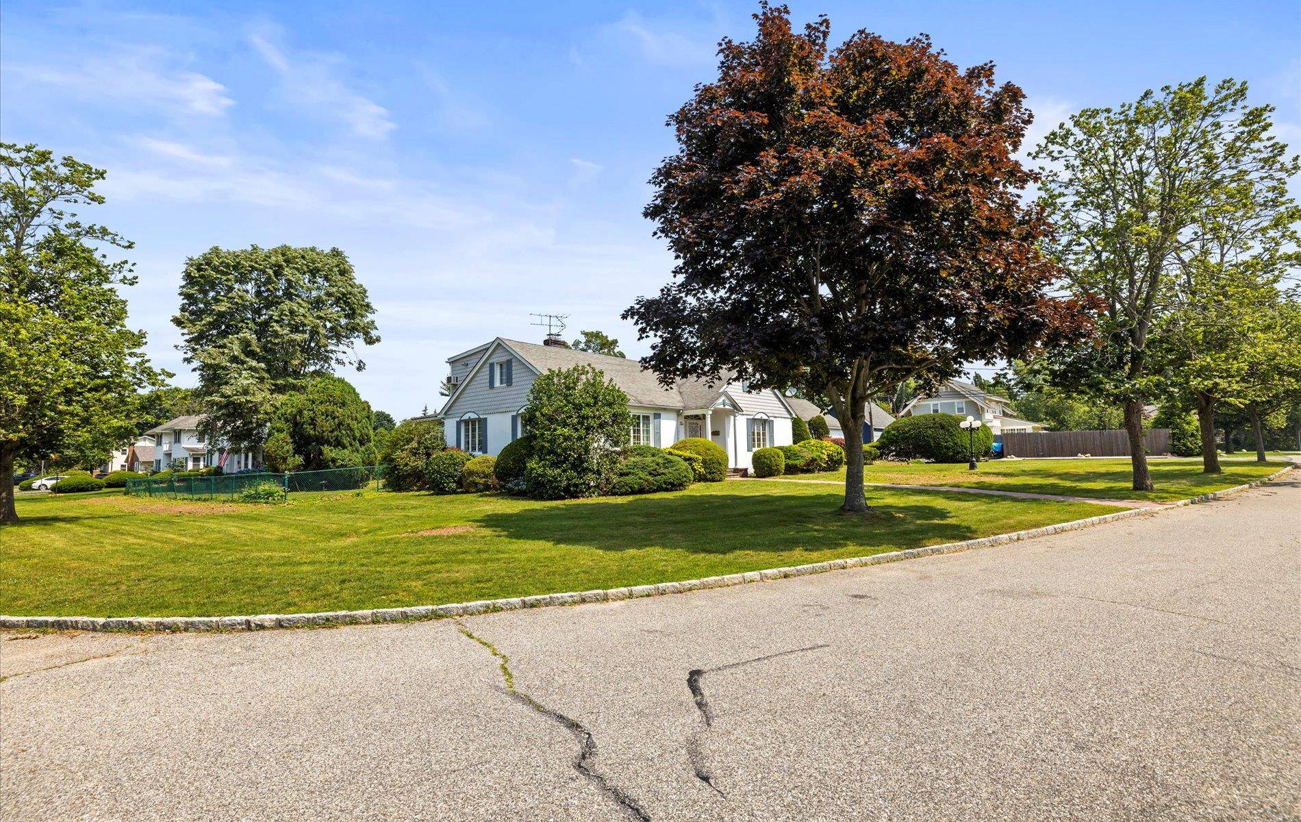 Brightwaters, NY 11718,2 Johnson DR