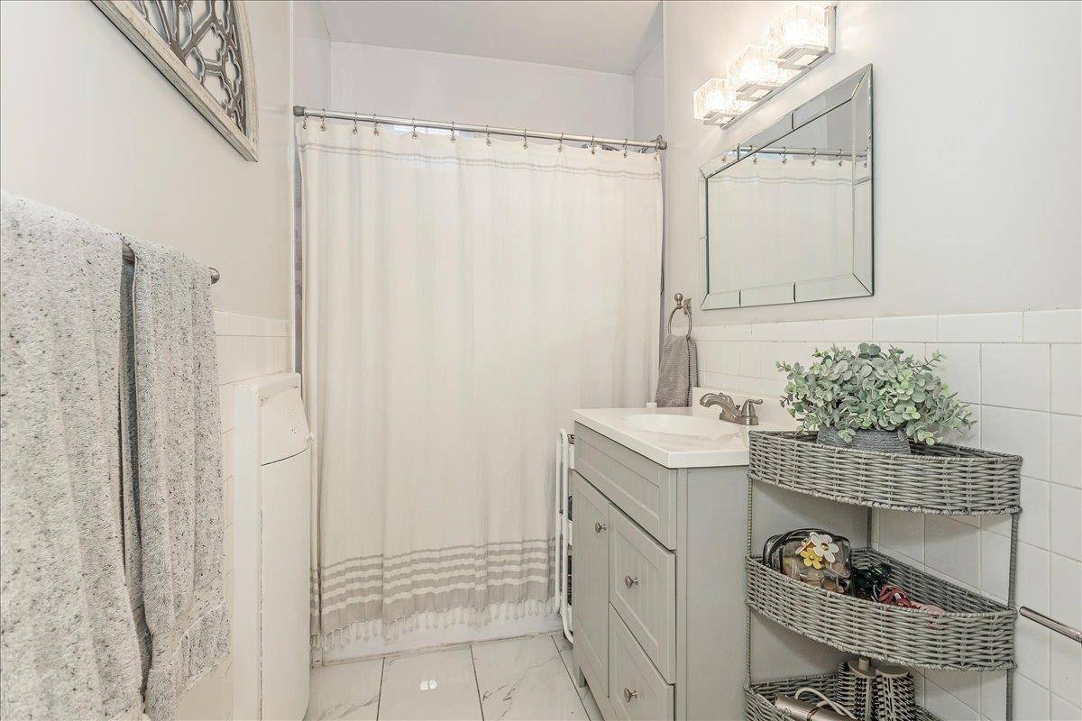 Rockville Centre, NY 11570,104 S Village AVE #1F