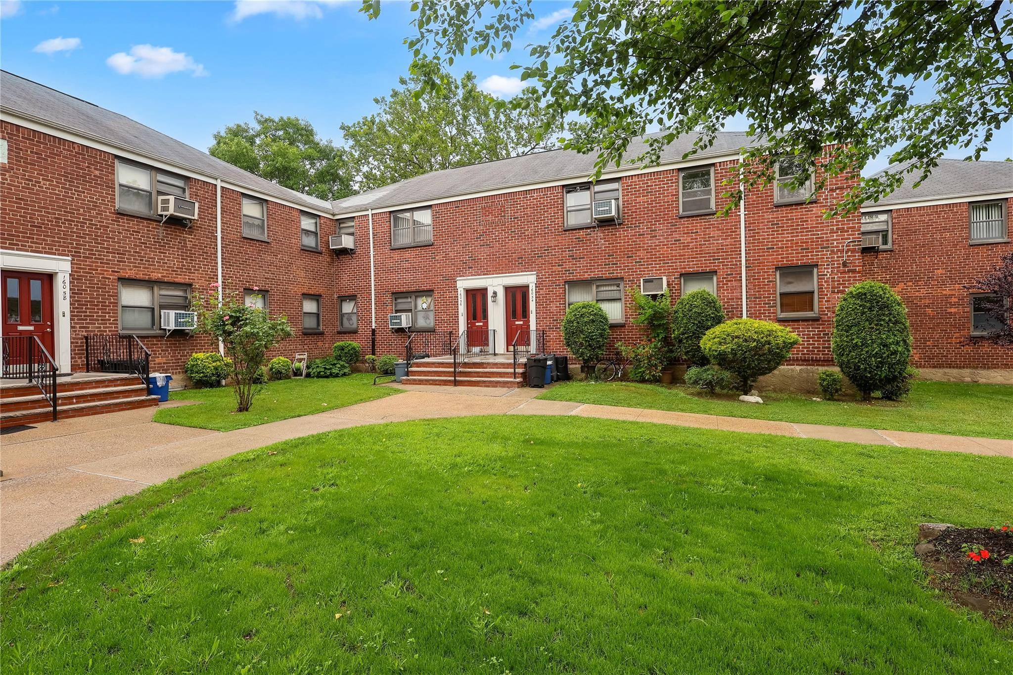 Whitestone, NY 11357,160-54 Willets Point BLVD #4-206