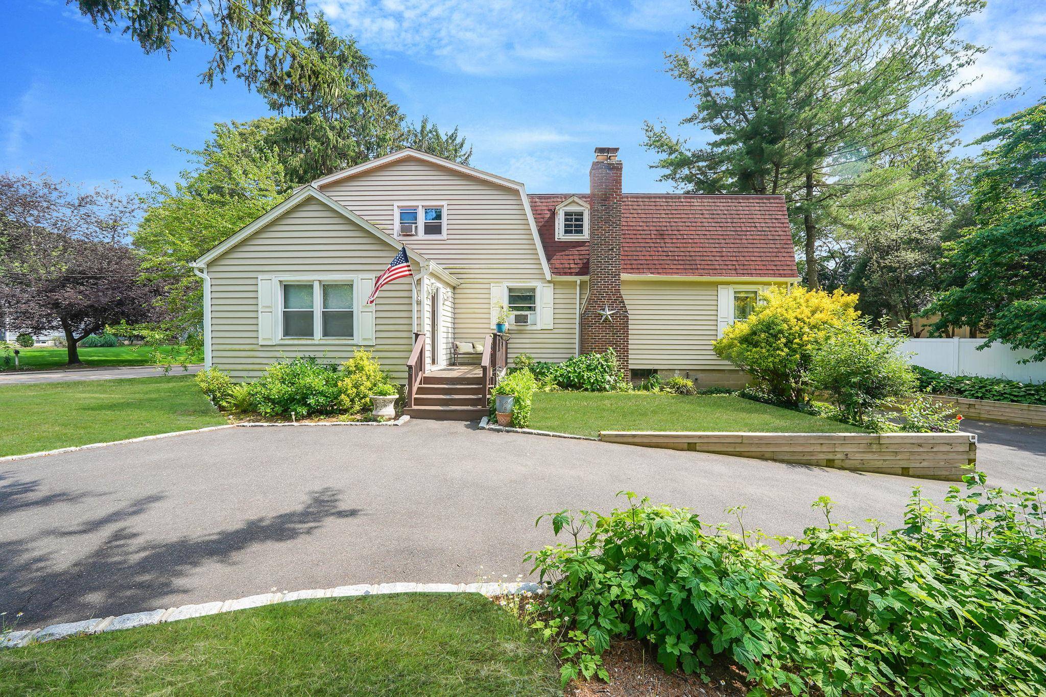 South Huntington, NY 11746,4 Kellum ST