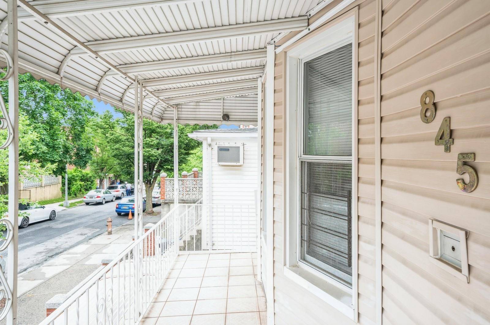 Bronx, NY 10462,845 Kinsella ST