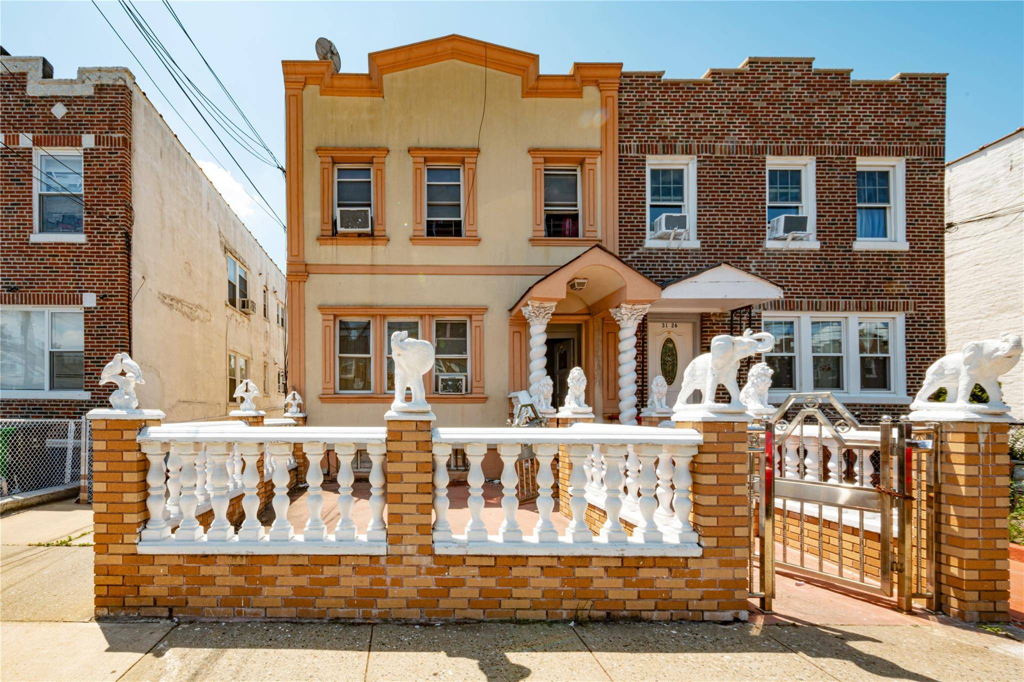 East Elmhurst, NY 11369,31-30 100 ST