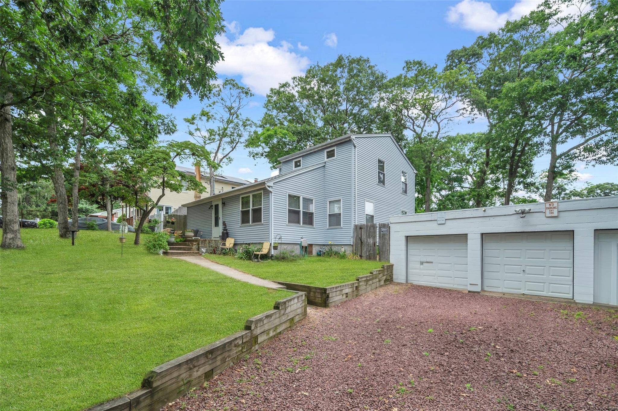 Holtsville, NY 11742,5 Flower AVE