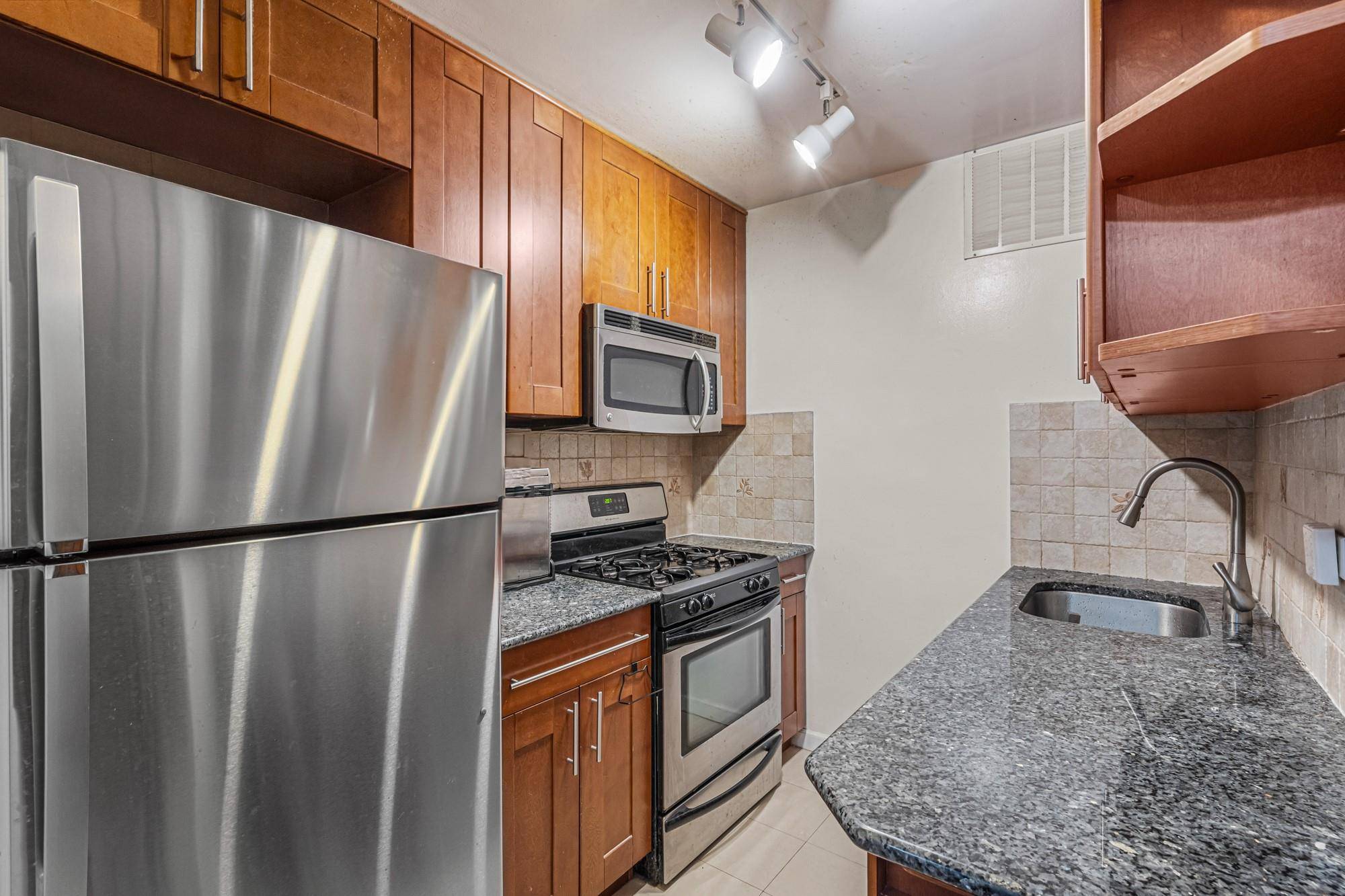 Forest Hills, NY 11375,102-30 66th RD #5K