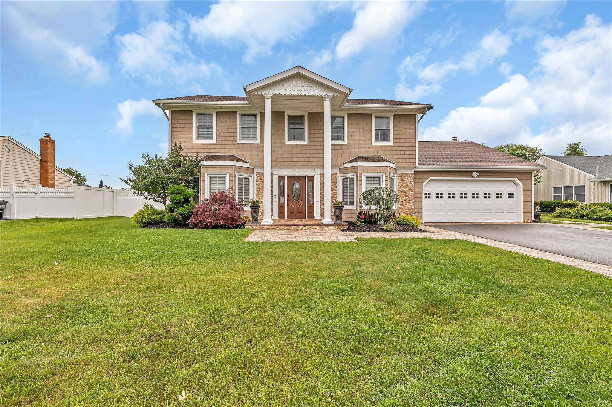 West Islip, NY 11795,133 Pace DR