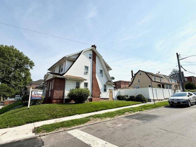 Jamaica Estates, NY 11432,8456 164th ST