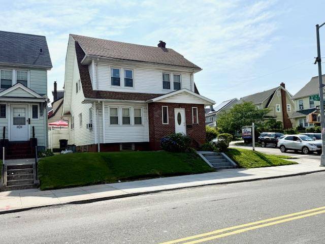 Jamaica Estates, NY 11432,8456 164th ST