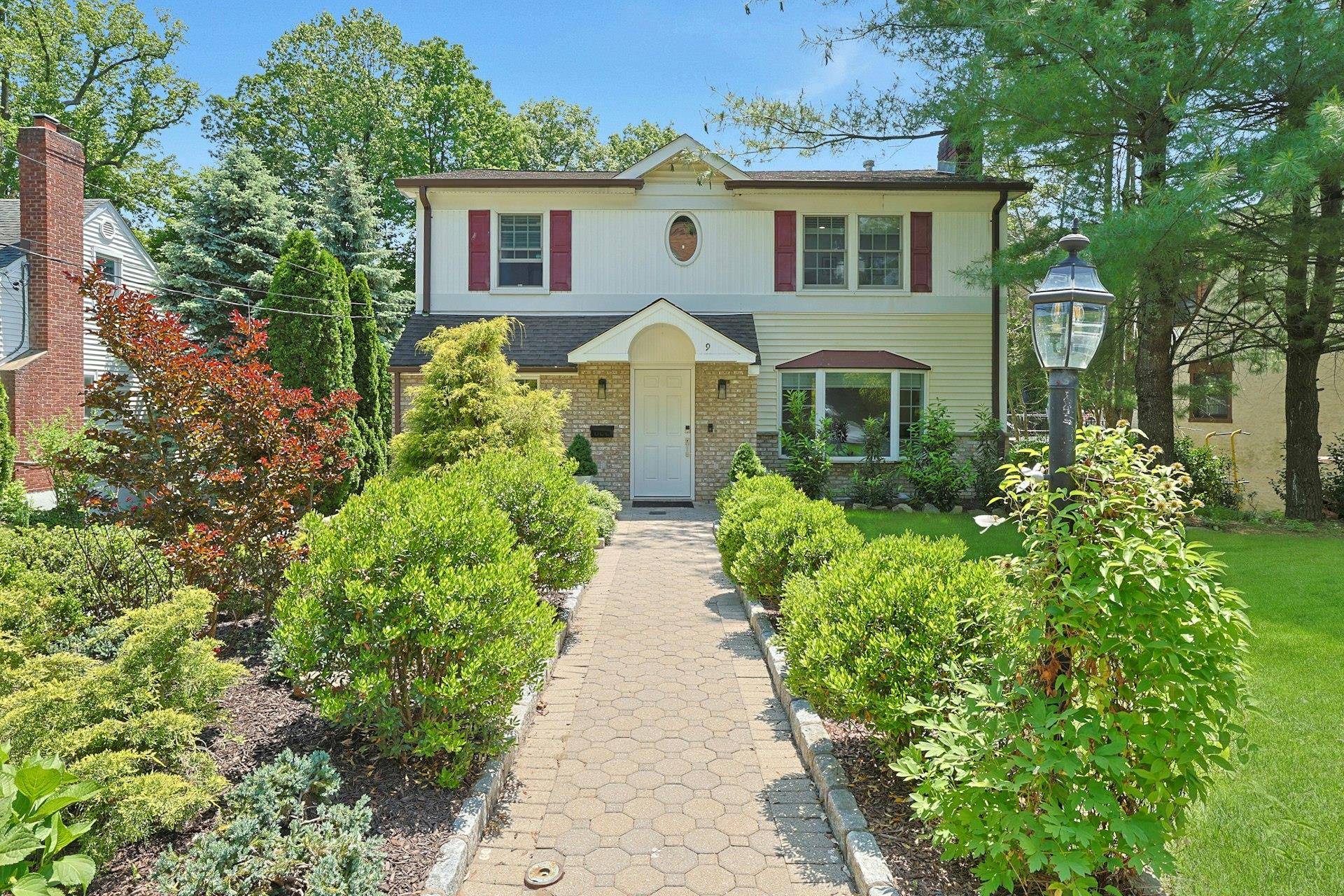 Scarsdale, NY 10583,9 Dogwood DR