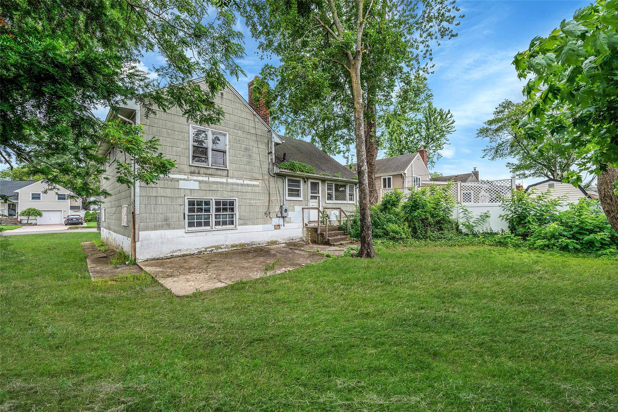 Seaford, NY 11783,1282 Allen DR