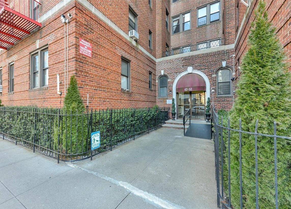 Elmhurst, NY 11373,42-52 Layton ST #3H