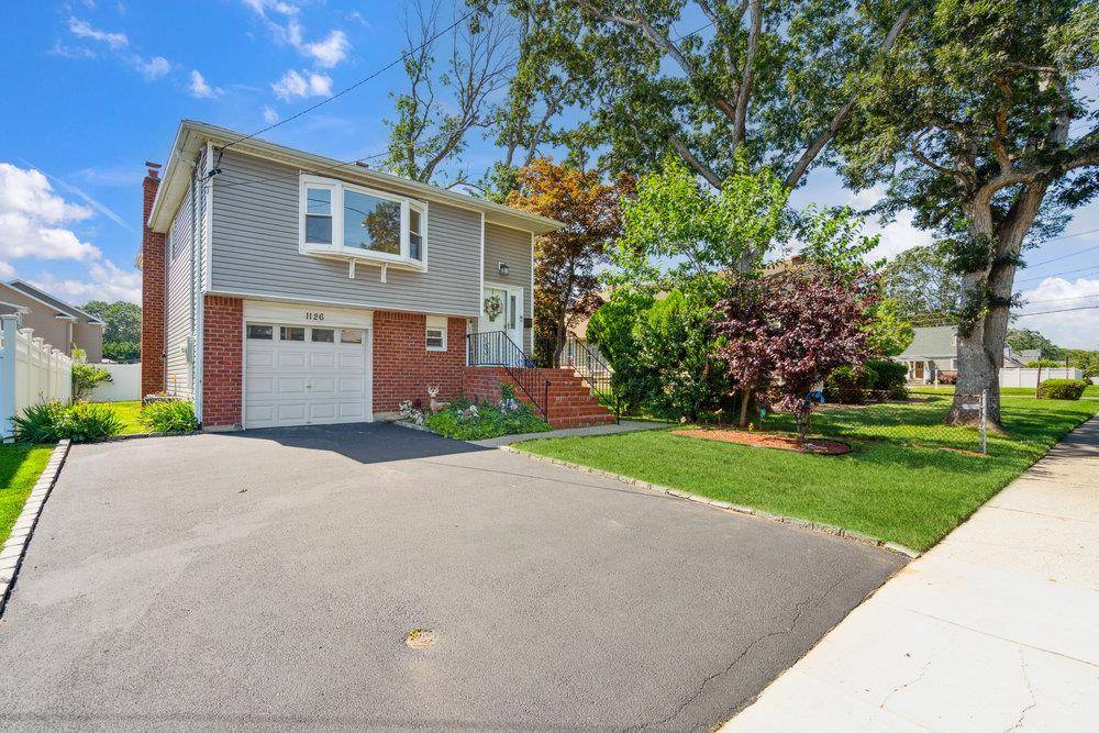 Massapequa Park, NY 11762,1126 Park BLVD