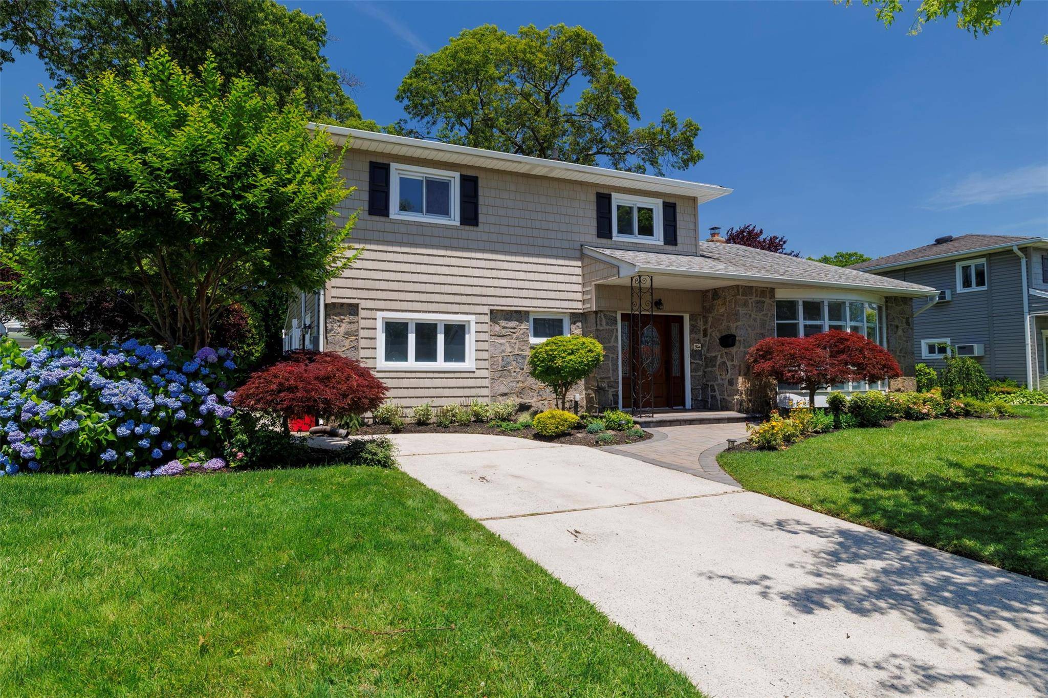 Massapequa, NY 11758,4 Beaumont AVE