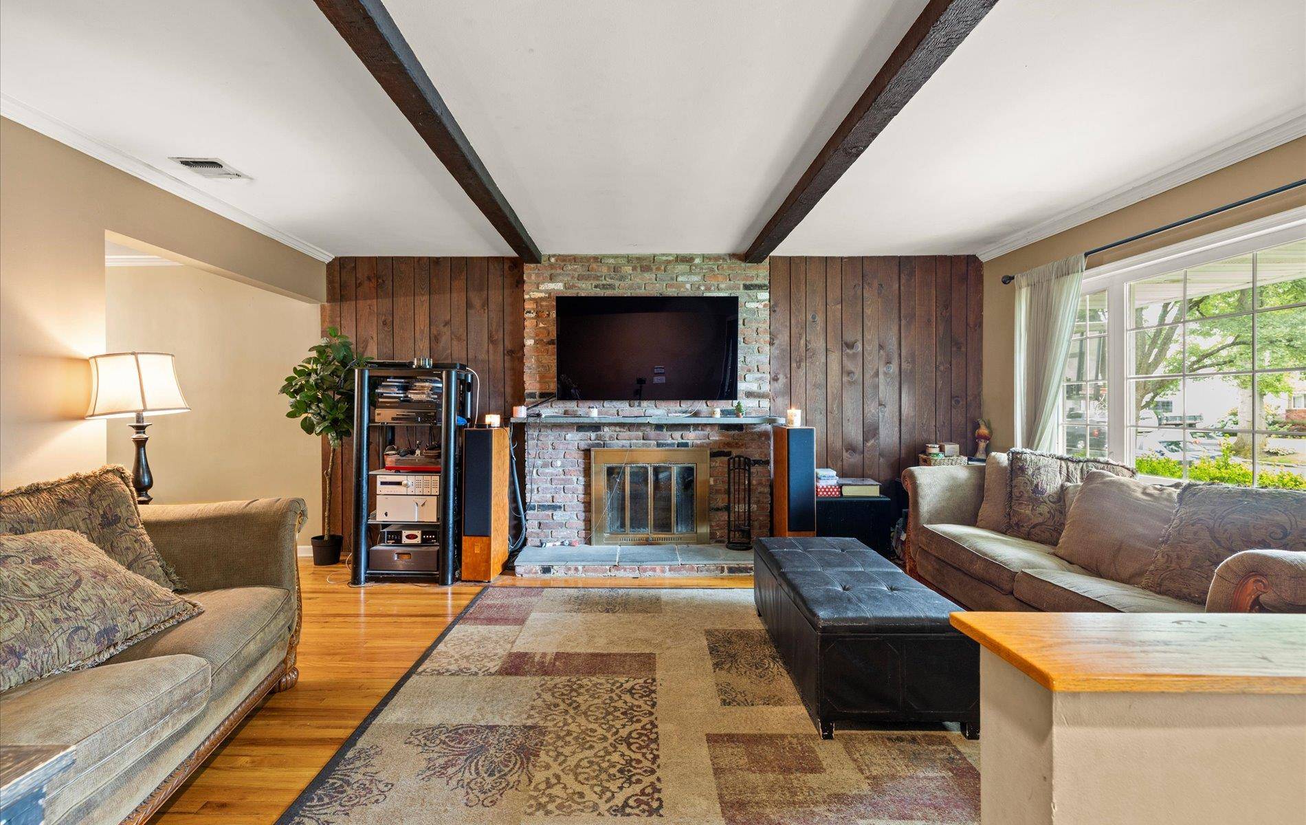 Glen Cove, NY 11542,13 Stillman RD