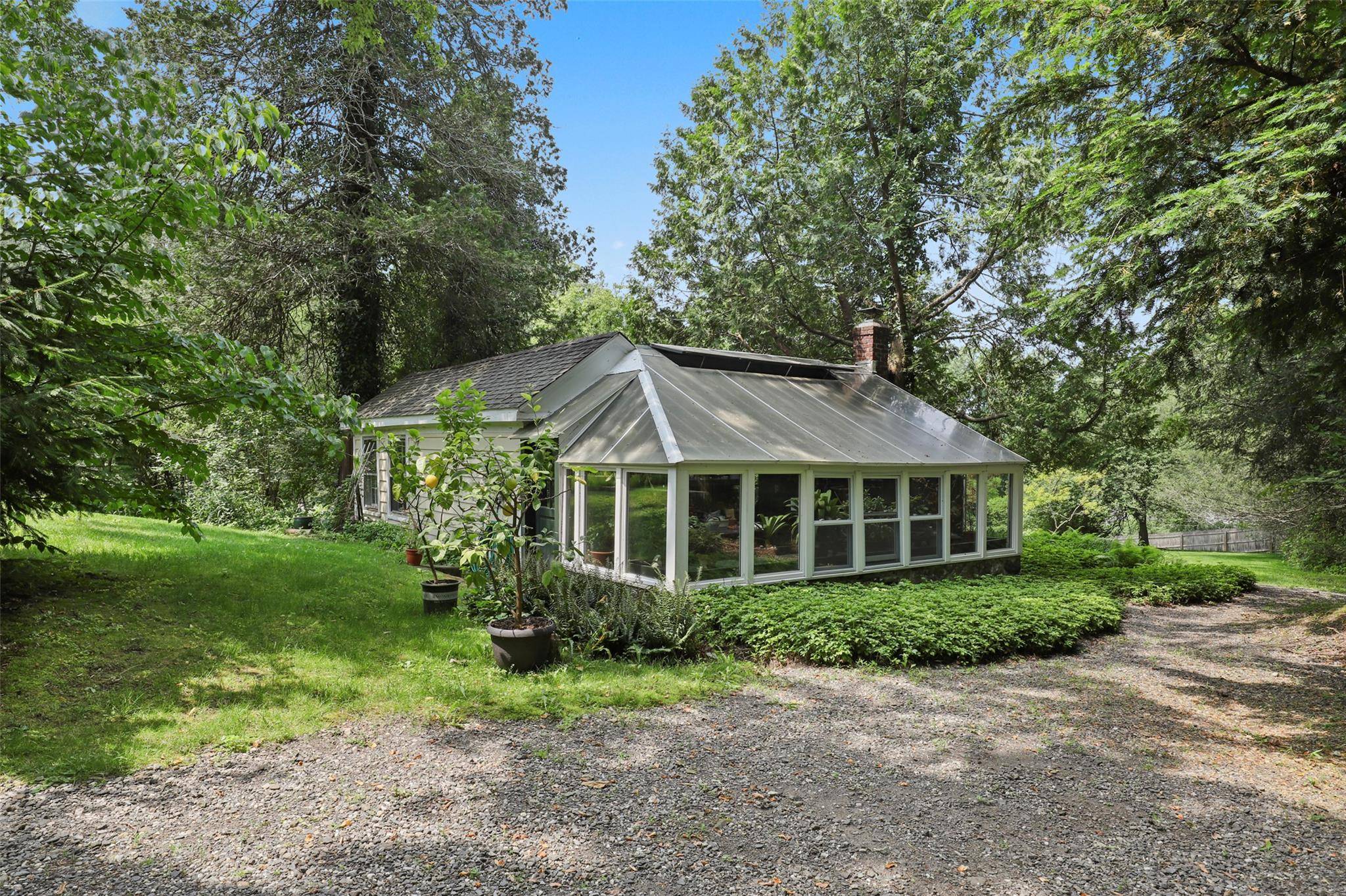 Bedford Hills, NY 10507,328 McLain ST