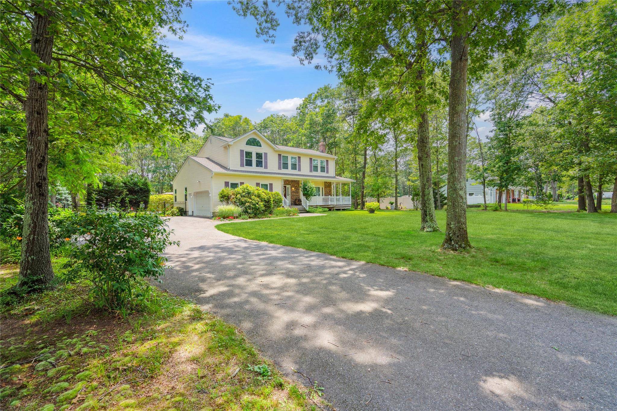 Holtsville, NY 11742,44 Jamaica AVE