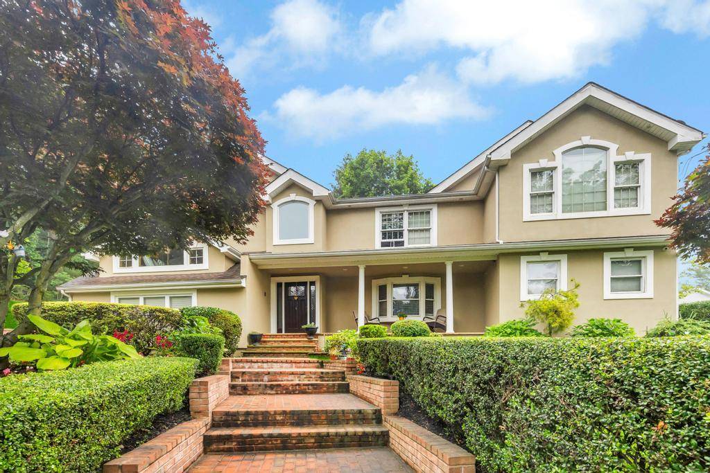 Woodbury, NY 11797,4 2nd ST
