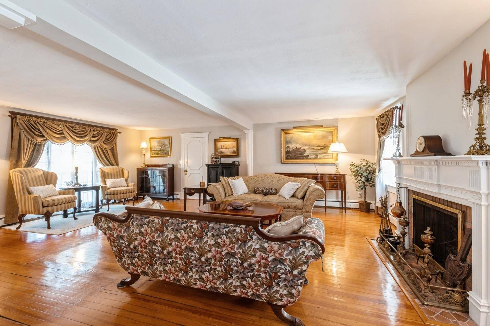 East Patchogue, NY 11772,107 S Country RD