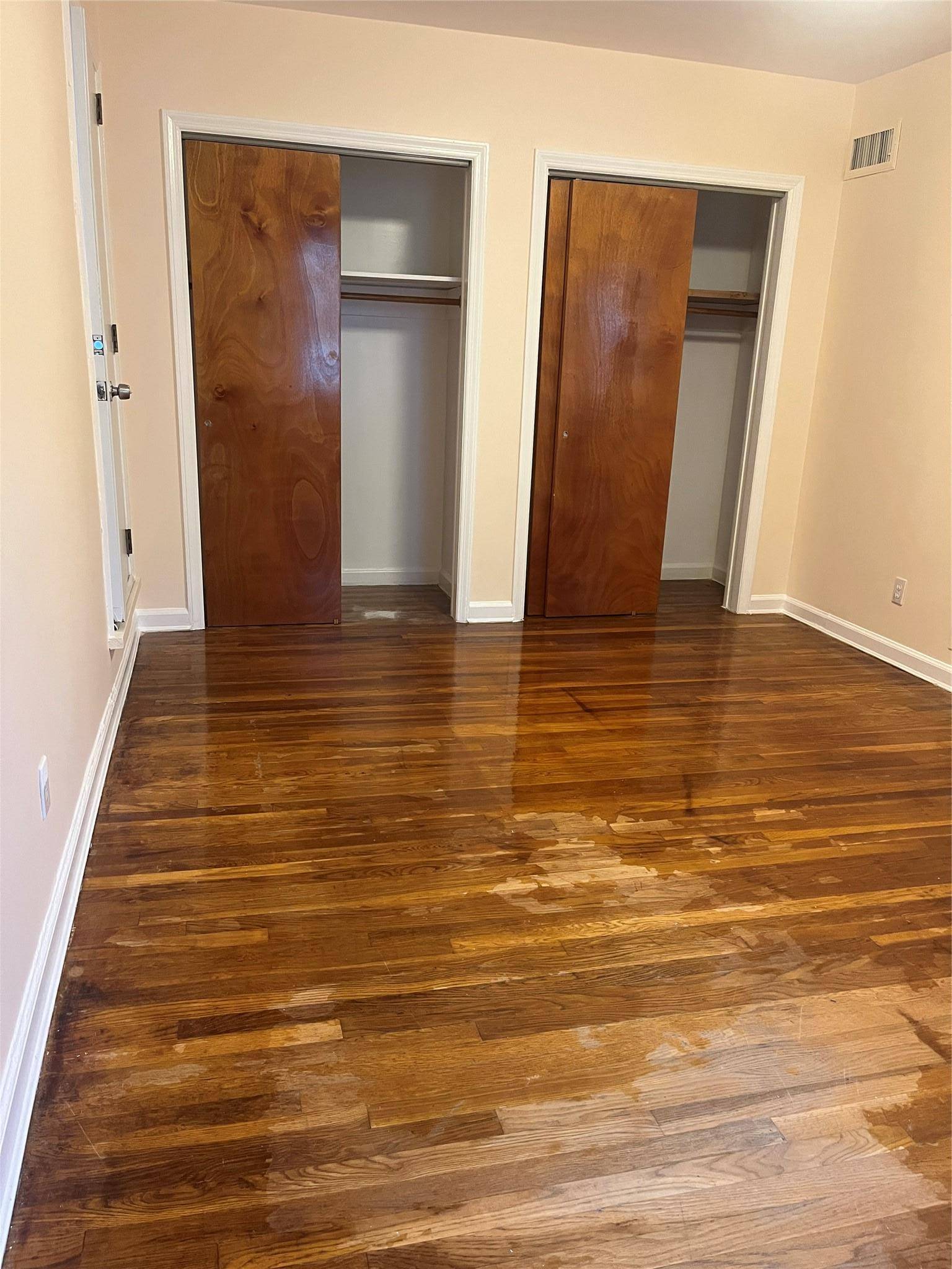Glendale, NY 11385,77-22 76th Street