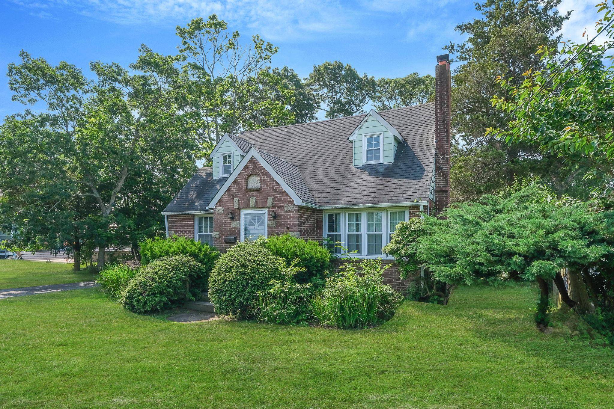 Patchogue, NY 11772,126 Carman ST