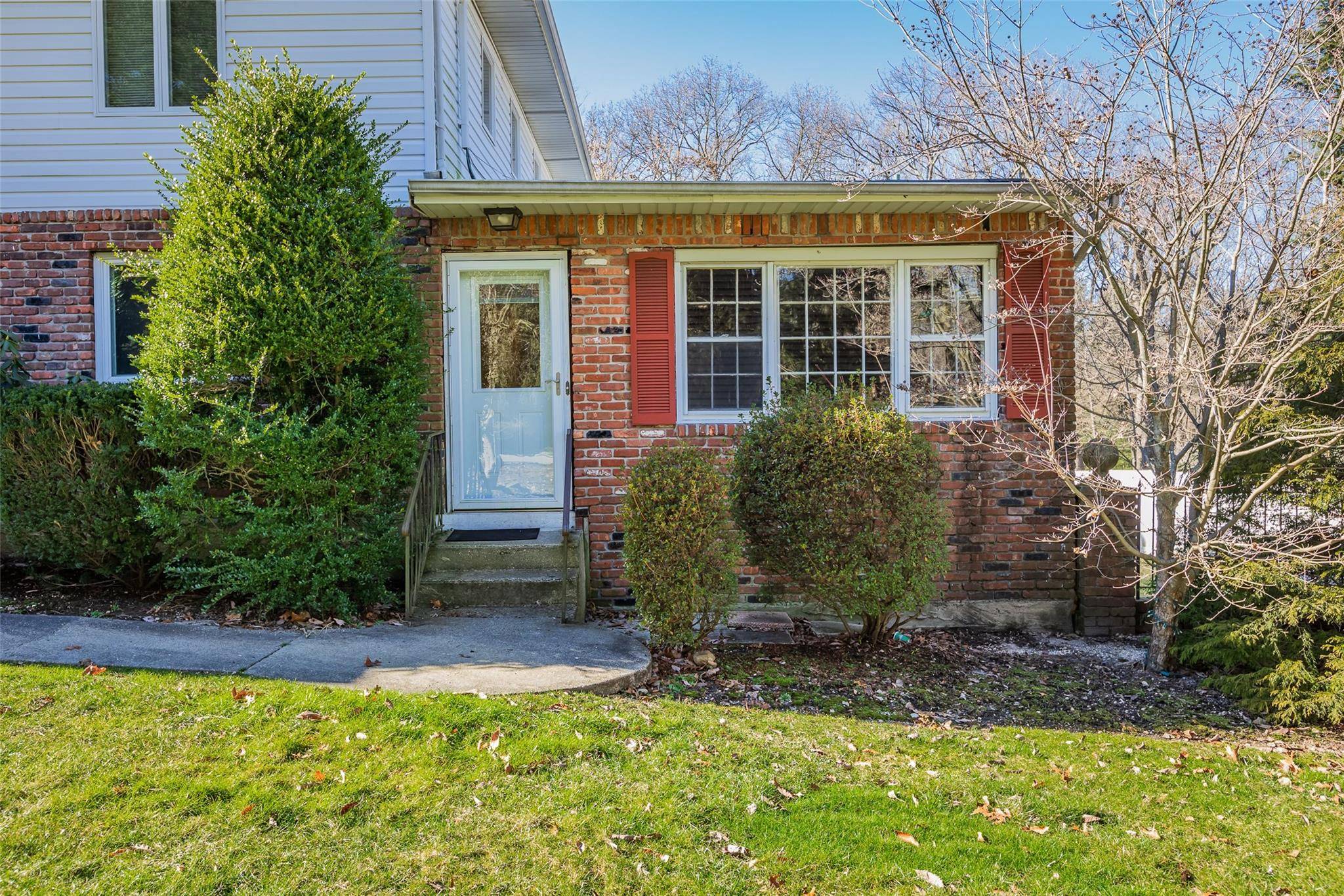 Greenlawn, NY 11740,15 Danville DR