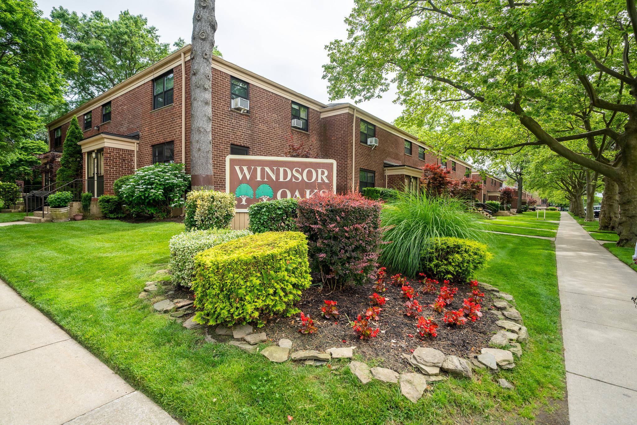 Oakland Gardens, NY 11364,218-12 73rd AVE #401A1