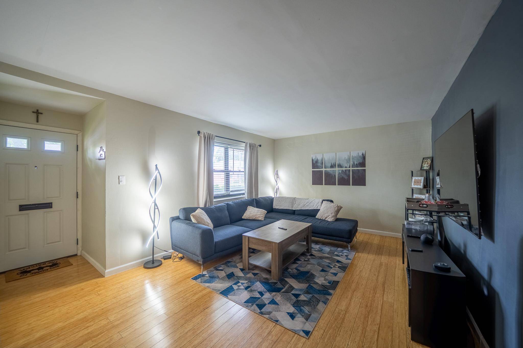 Oakland Gardens, NY 11364,218-12 73rd AVE #401A1