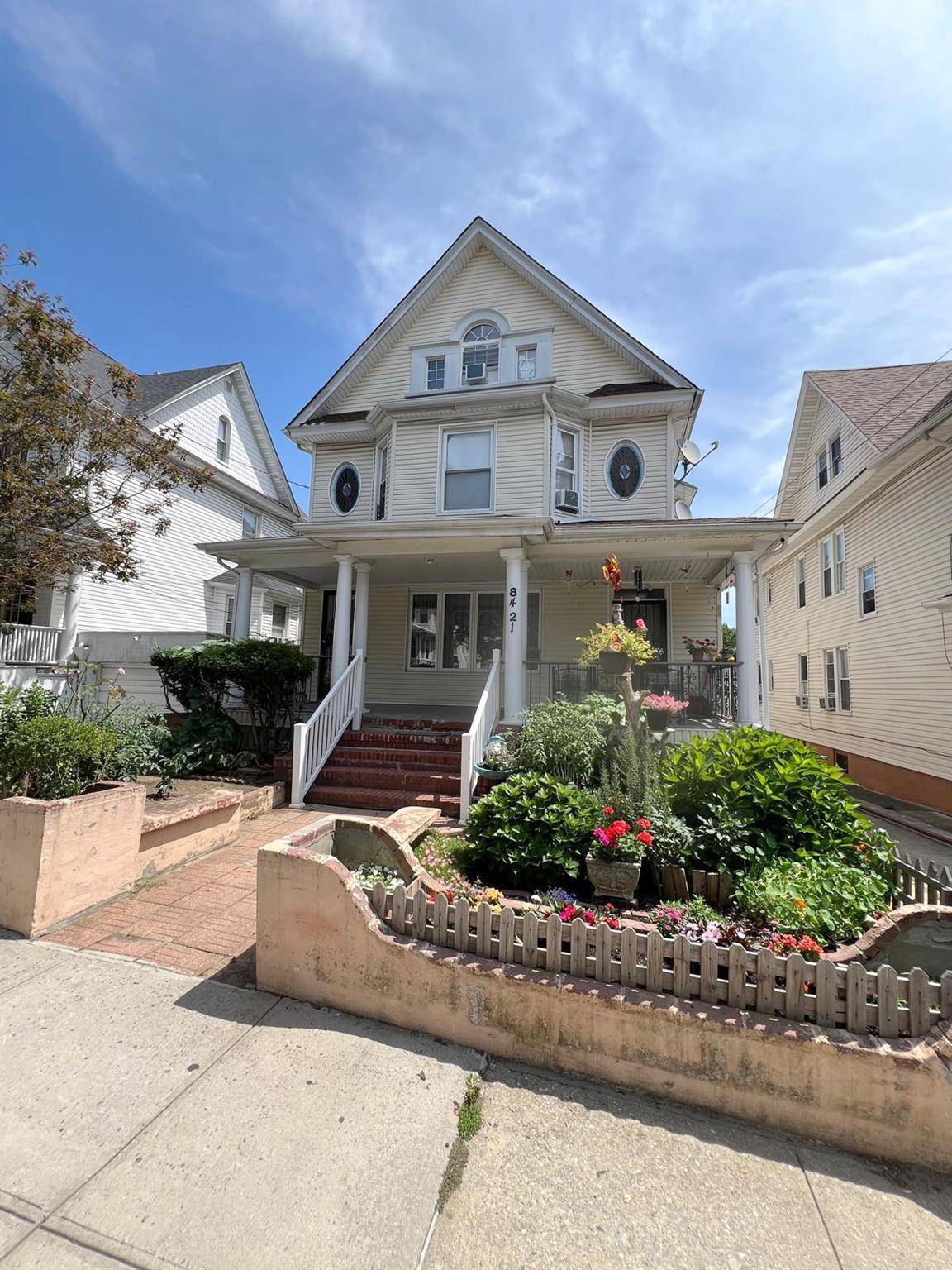 Woodhaven, NY 11421,84-21 88th ST