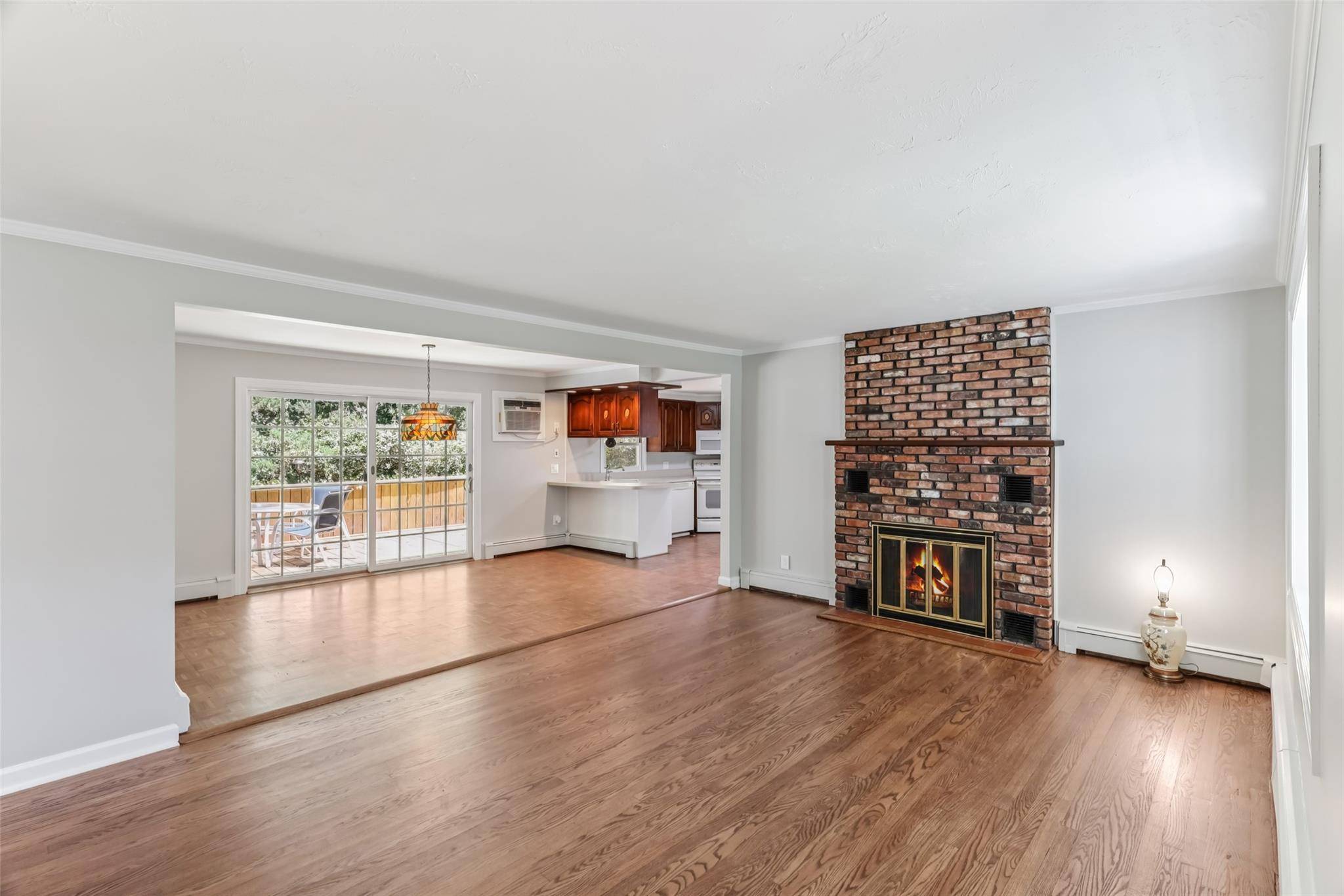 Huntington, NY 11743,6 Cold Spring LN