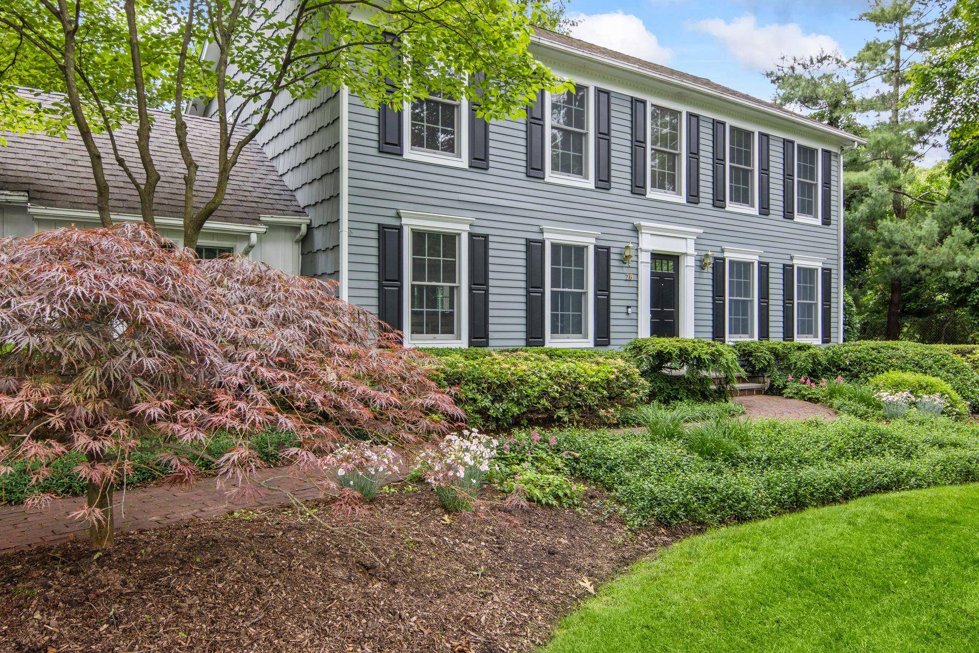 East Setauket, NY 11733,28 Buckingham Meadow RD