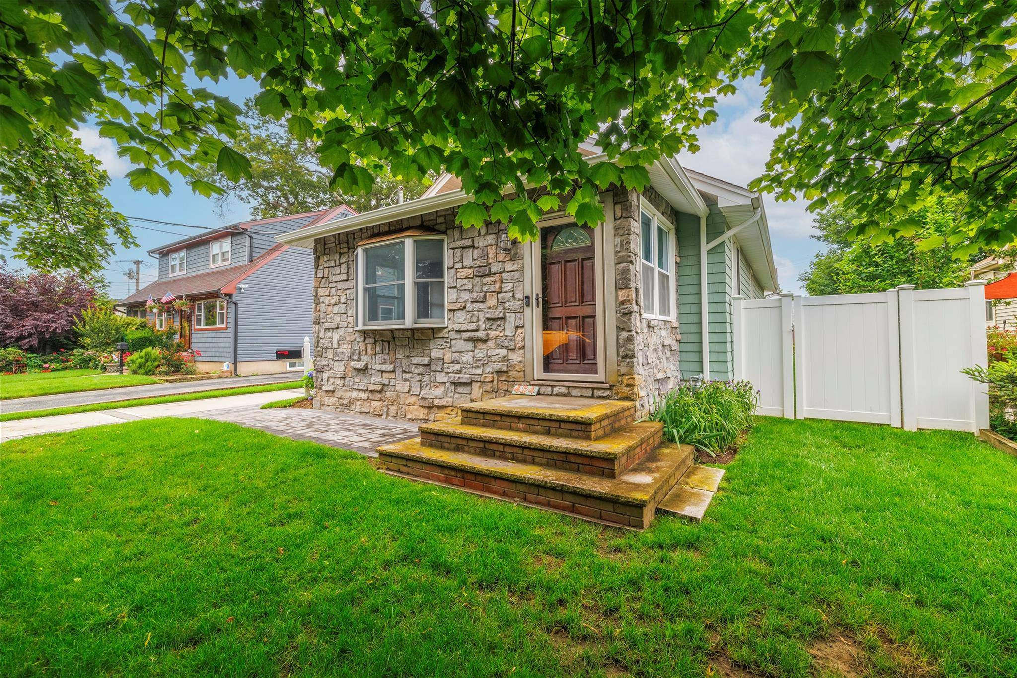 Bellmore, NY 11710,424 Albermarle AVE