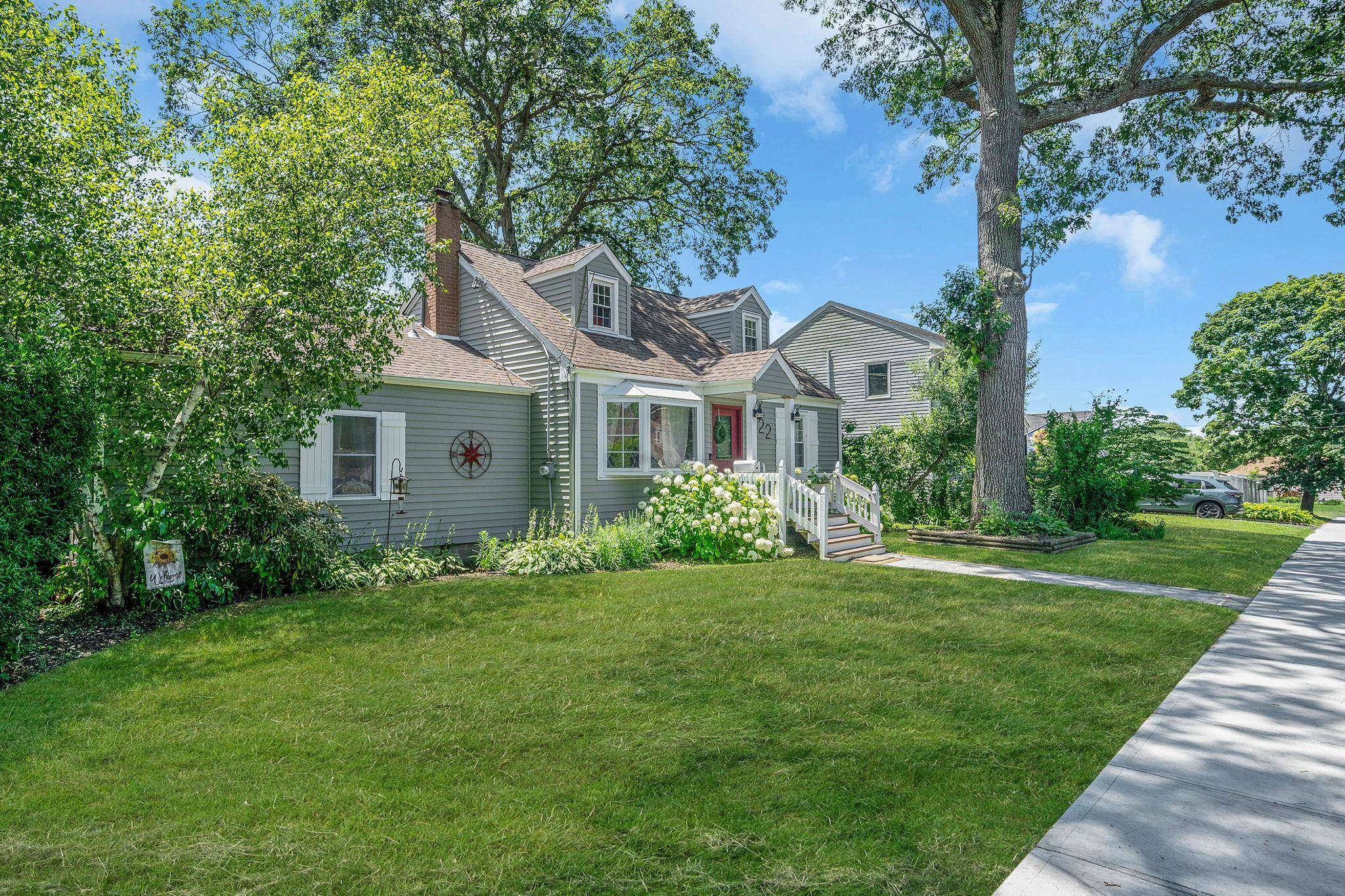 Patchogue, NY 11772,22 Howell ST