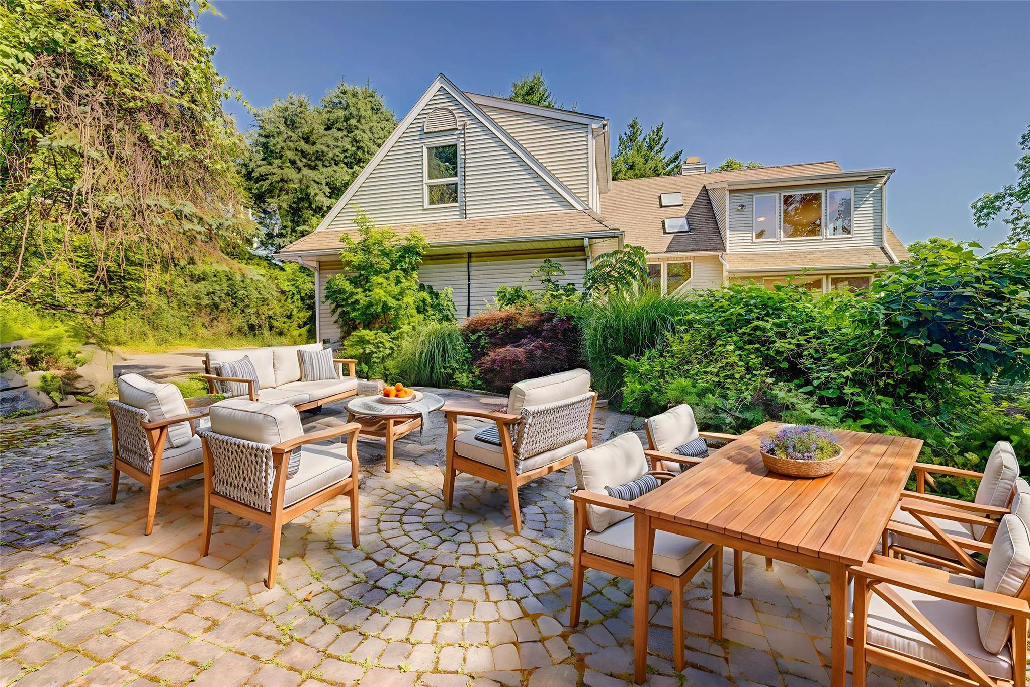 Nyack, NY 10960,699 Route 9W