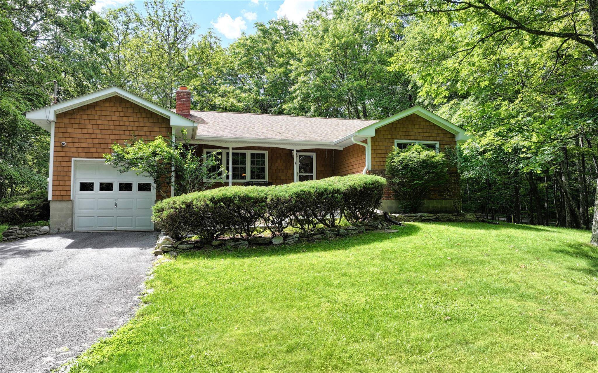 Pine Bush, NY 12566,551 Upper Mountain RD