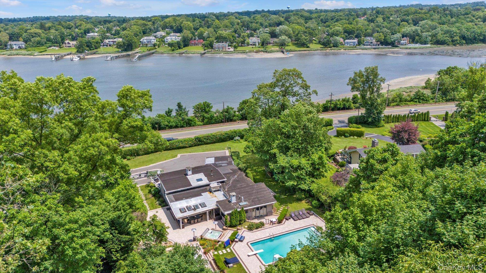 Great Neck, NY 11024,337 E Shore RD