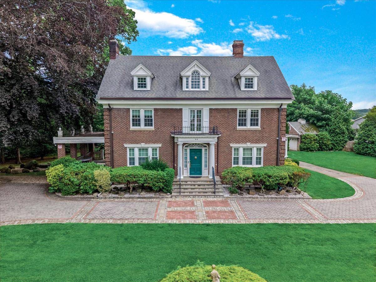 Glen Cove, NY 11542,44 Arbor PL