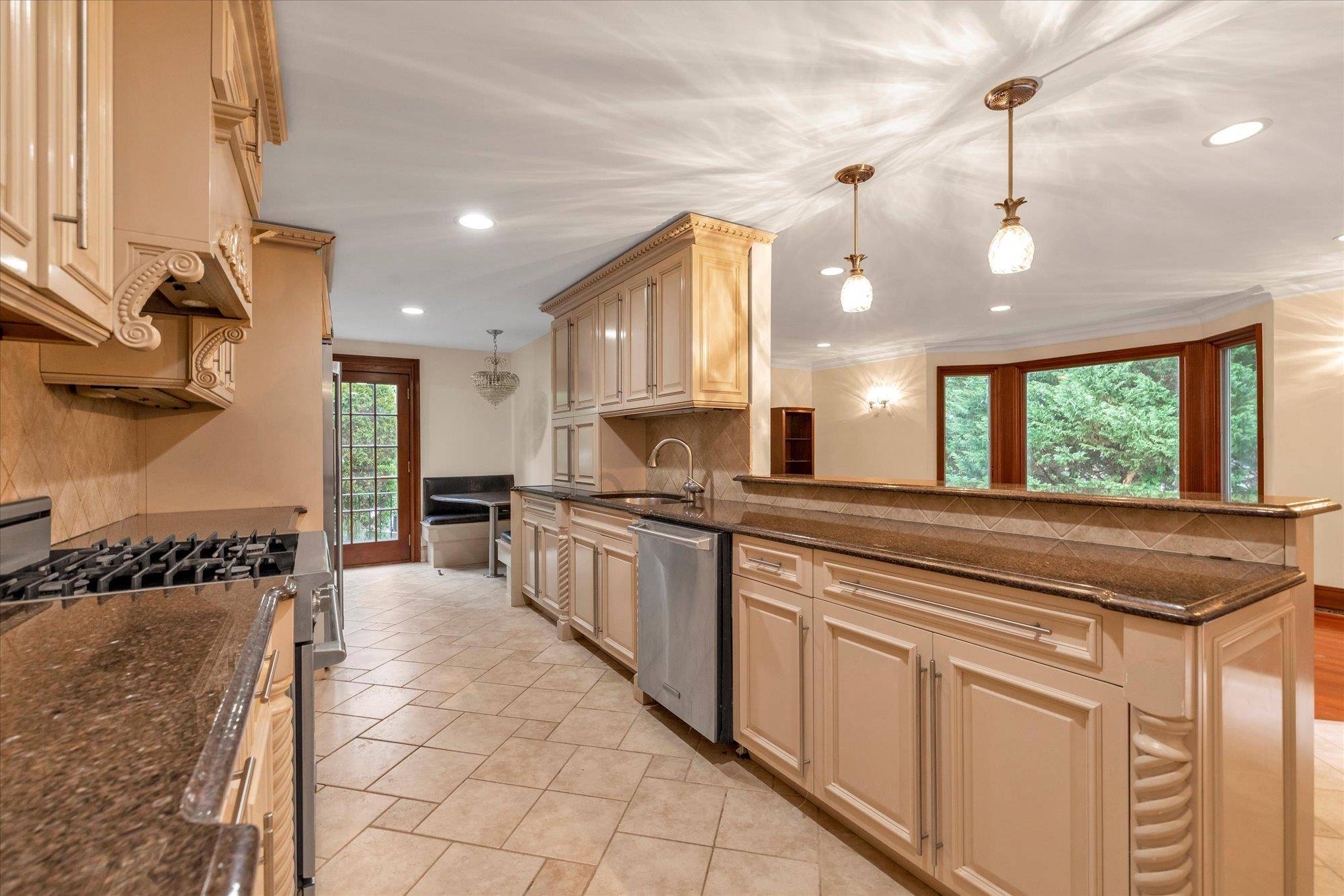 Manhasset, NY 11030,26 Vanderbilt RD