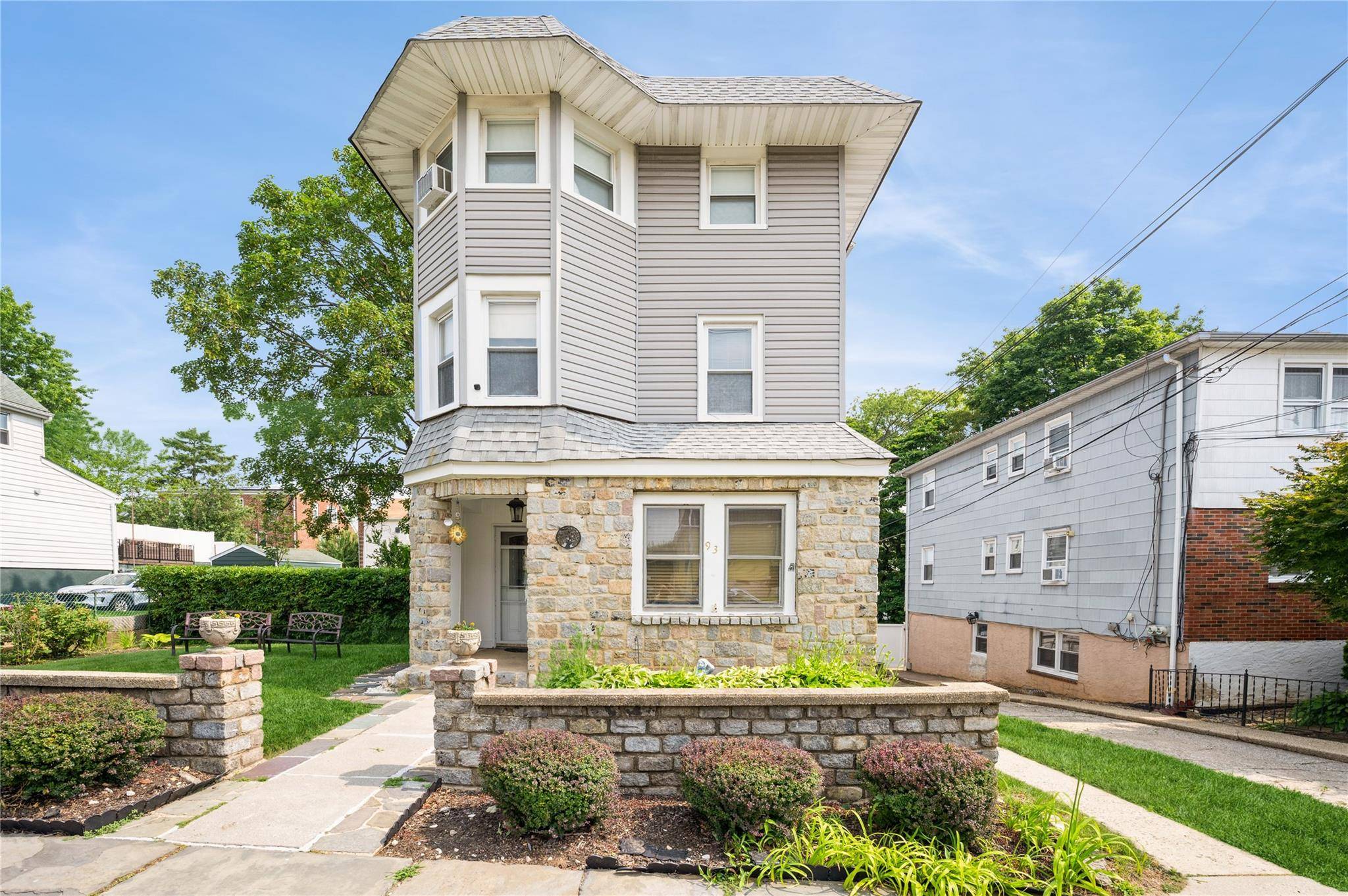 Yonkers, NY 10704,93 Edgewood AVE